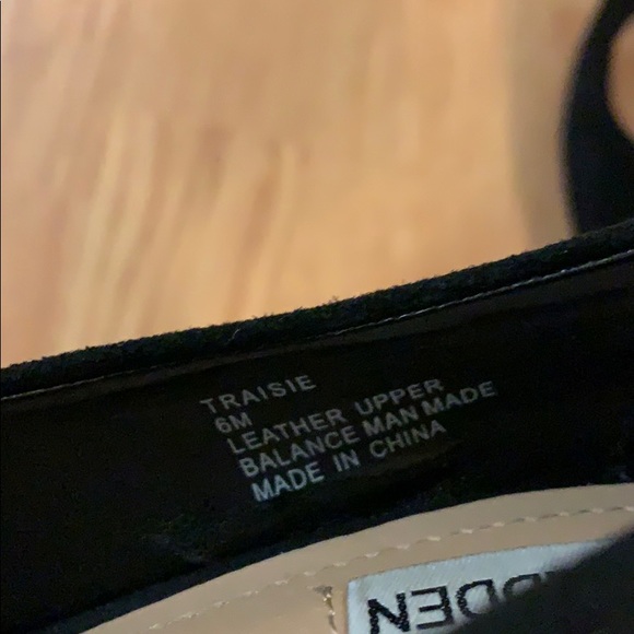 Black suede Steve Madden heels. Size 6 - Picture 6 of 6